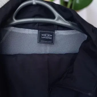 Ensemble de Jogging Complet UMBRO – Style Sportswear Iconique