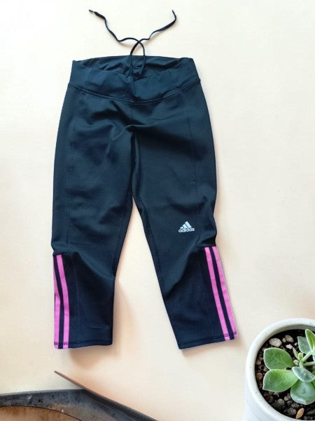 🏃‍♀️ Leggings Adidas Sport & Style – Noir & Rose Vif (XS)